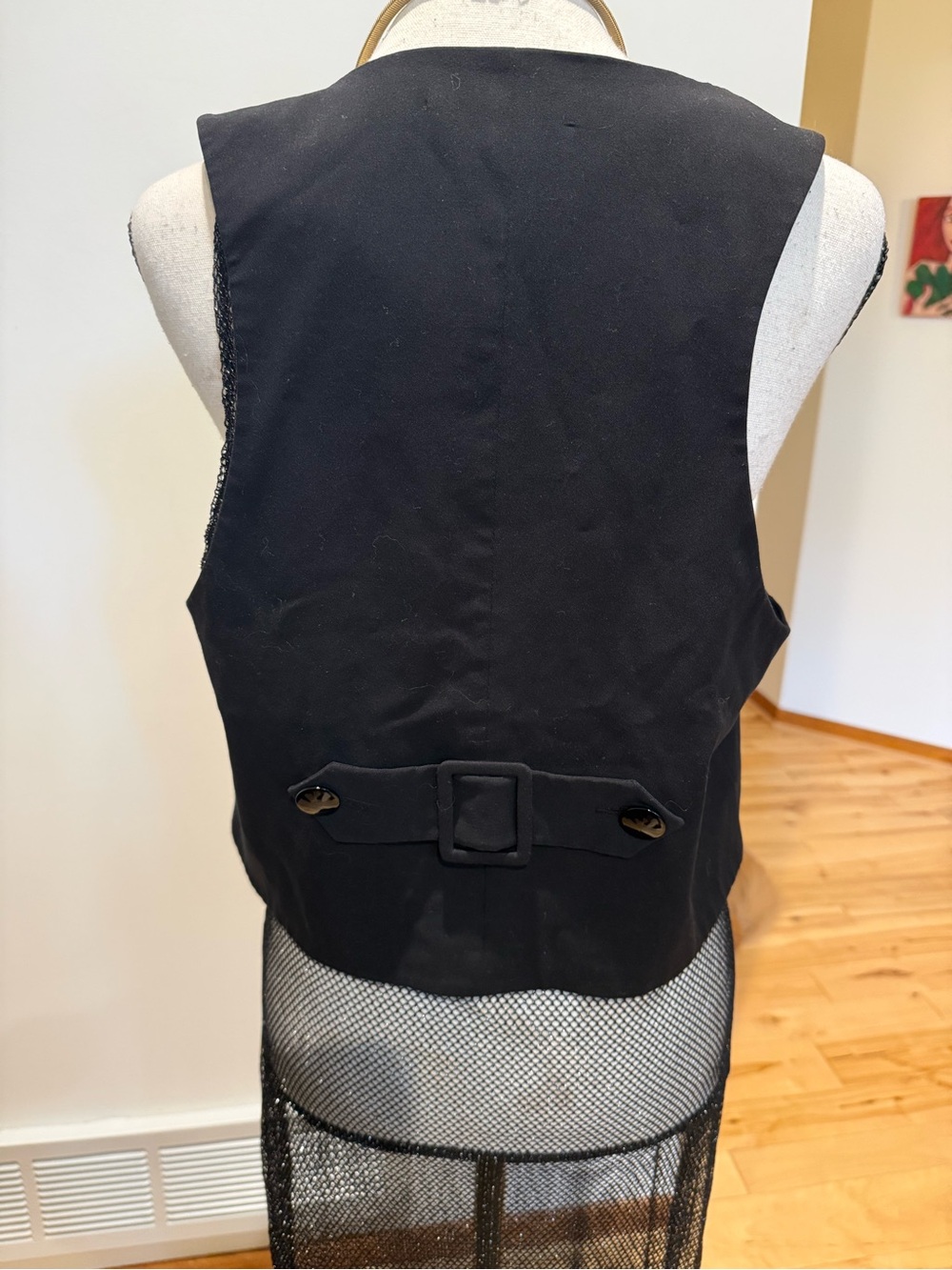 Victor -Harness like black vest cropped with Button Front - Picture 6 of 6